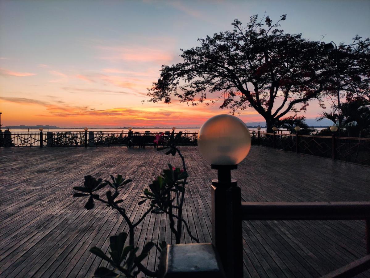 Attran Hotel Mawlamyine Dış mekan fotoğraf